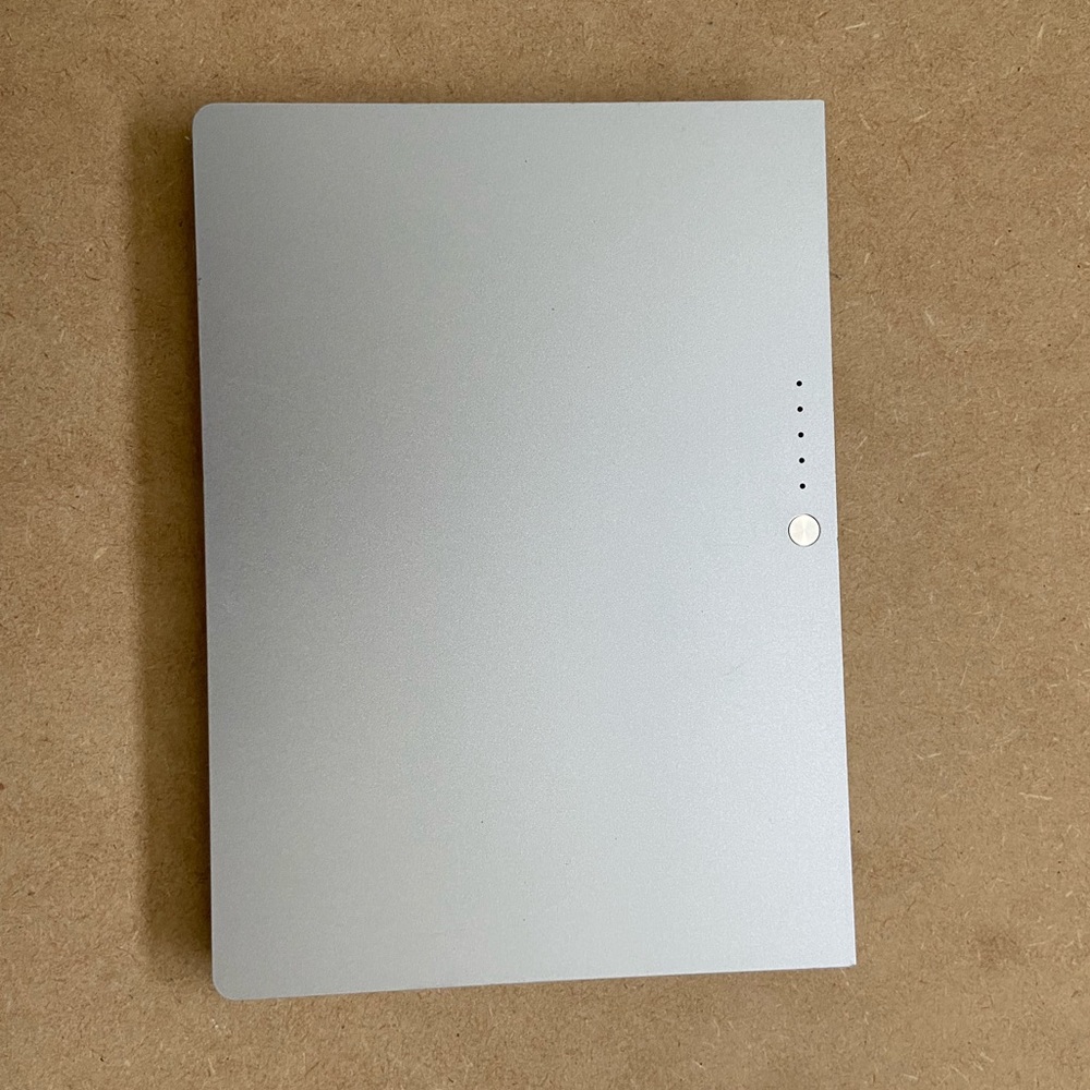 17-inchMacbookRechargeable Battery Model No.:A1189